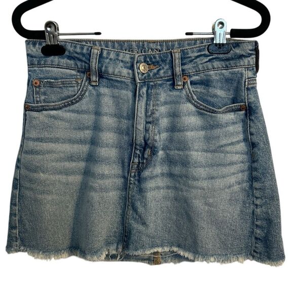 American Eagle Stretch 90s High-Rise Mini Skirt Light Wash Denim Skirt Size 6 - Picture 1 of 11